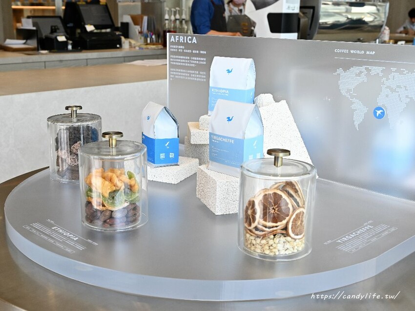 kafeD台中水湳旗艦店|全台最美德式職人咖啡館就在台中!包浩斯風格結合專業咖啡及甜點工藝,還吃得到蜷尾家霜淇淋~