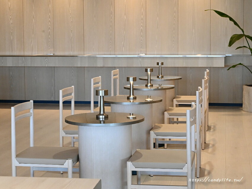 kafeD台中水湳旗艦店|全台最美德式職人咖啡館就在台中!包浩斯風格結合專業咖啡及甜點工藝,還吃得到蜷尾家霜淇淋~