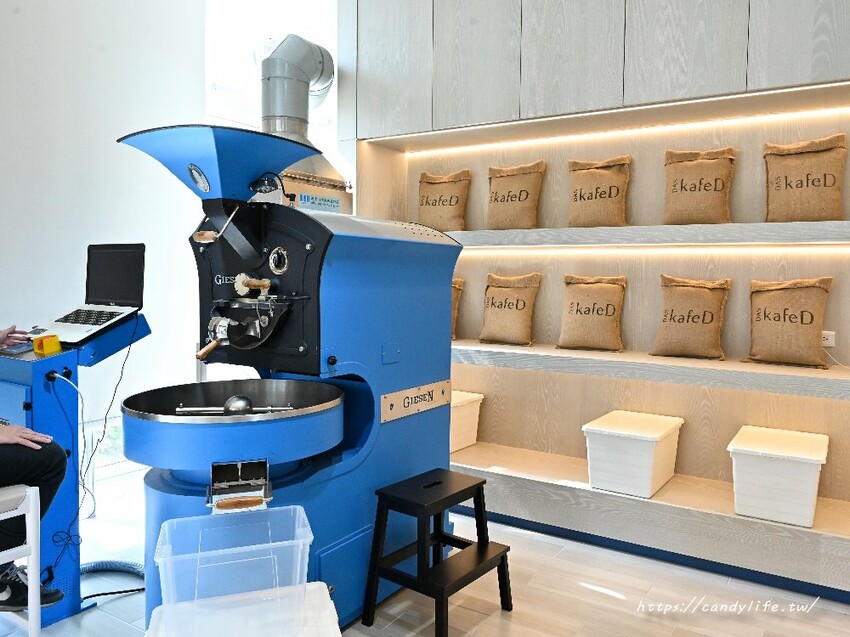 kafeD台中水湳旗艦店|全台最美德式職人咖啡館就在台中!包浩斯風格結合專業咖啡及甜點工藝,還吃得到蜷尾家霜淇淋~