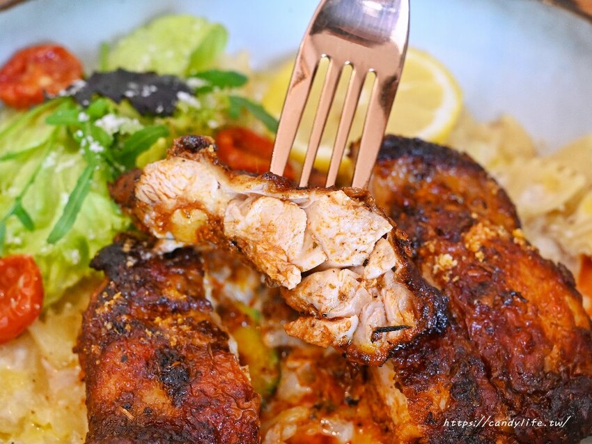 kafeD台中水湳旗艦店|全台最美德式職人咖啡館就在台中!包浩斯風格結合專業咖啡及甜點工藝,還吃得到蜷尾家霜淇淋~