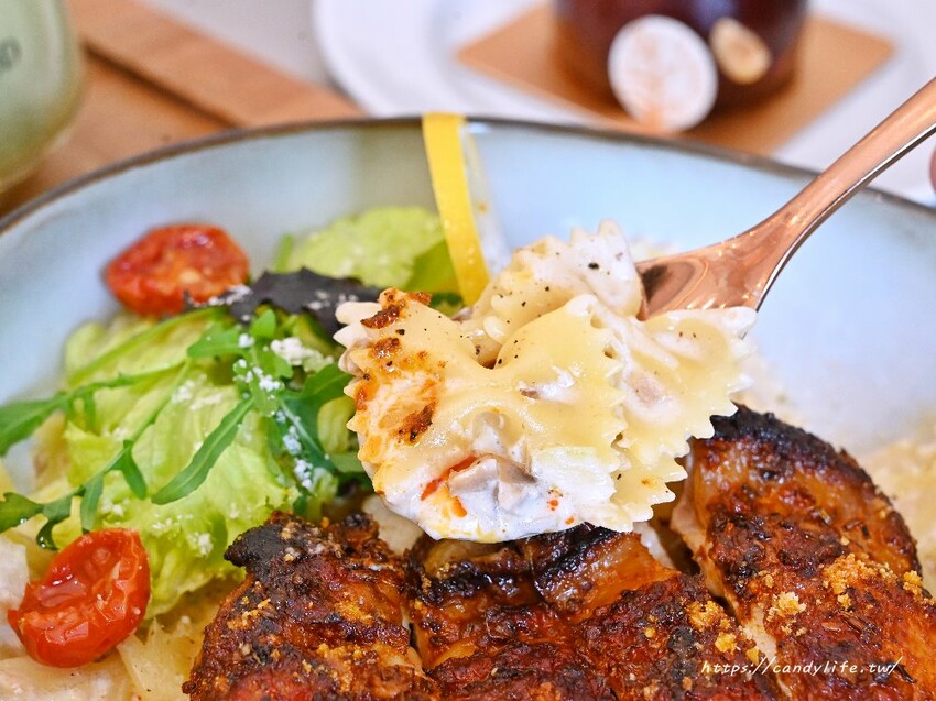 kafeD台中水湳旗艦店|全台最美德式職人咖啡館就在台中!包浩斯風格結合專業咖啡及甜點工藝,還吃得到蜷尾家霜淇淋~