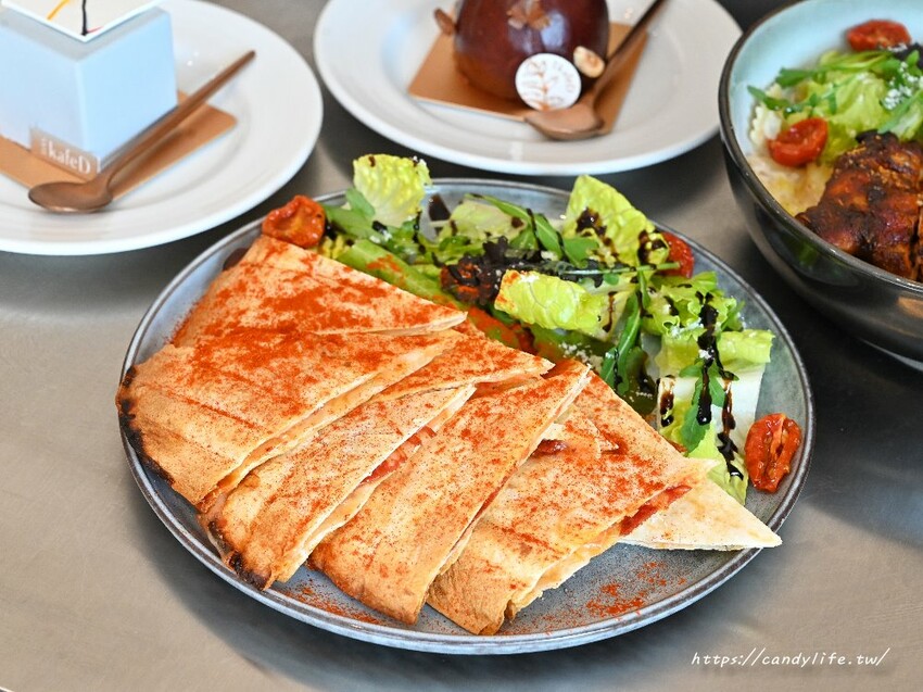 kafeD台中水湳旗艦店|全台最美德式職人咖啡館就在台中!包浩斯風格結合專業咖啡及甜點工藝,還吃得到蜷尾家霜淇淋~