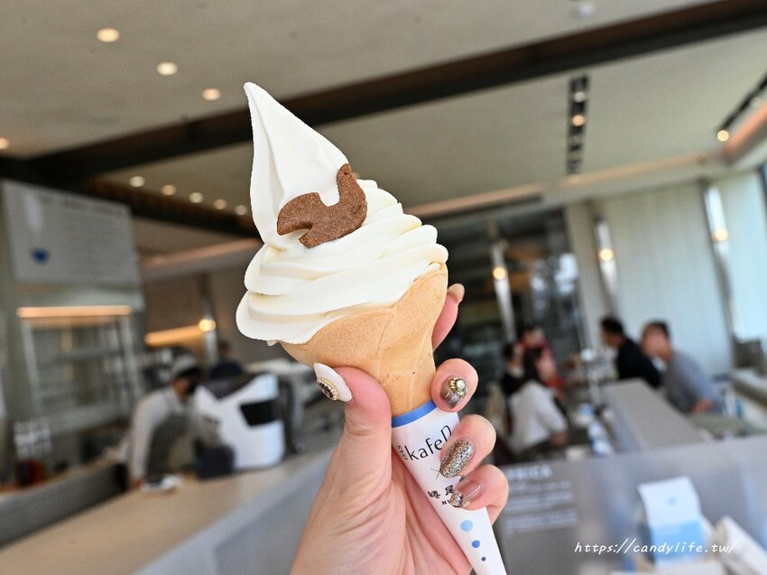 kafeD台中水湳旗艦店|全台最美德式職人咖啡館就在台中!包浩斯風格結合專業咖啡及甜點工藝,還吃得到蜷尾家霜淇淋~