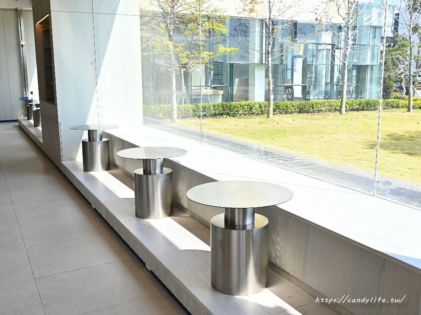 kafeD台中水湳旗艦店|全台最美德式職人咖啡館就在台中!包浩斯風格結合專業咖啡及甜點工藝,還吃得到蜷尾家霜淇淋~