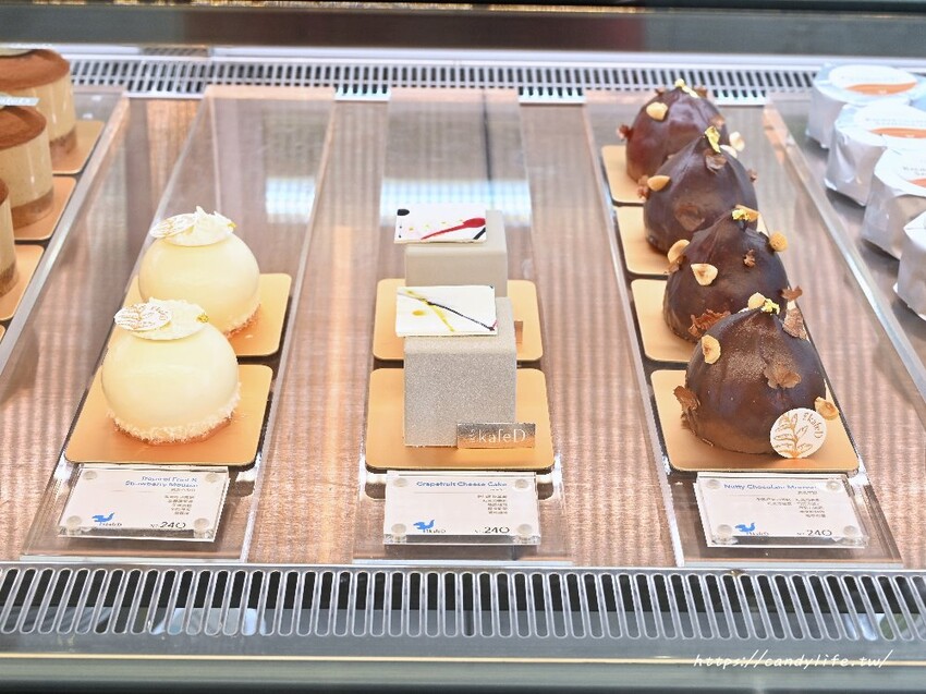 kafeD台中水湳旗艦店|全台最美德式職人咖啡館就在台中!包浩斯風格結合專業咖啡及甜點工藝,還吃得到蜷尾家霜淇淋~