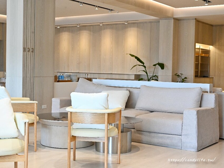 kafeD台中水湳旗艦店|全台最美德式職人咖啡館就在台中!包浩斯風格結合專業咖啡及甜點工藝,還吃得到蜷尾家霜淇淋~