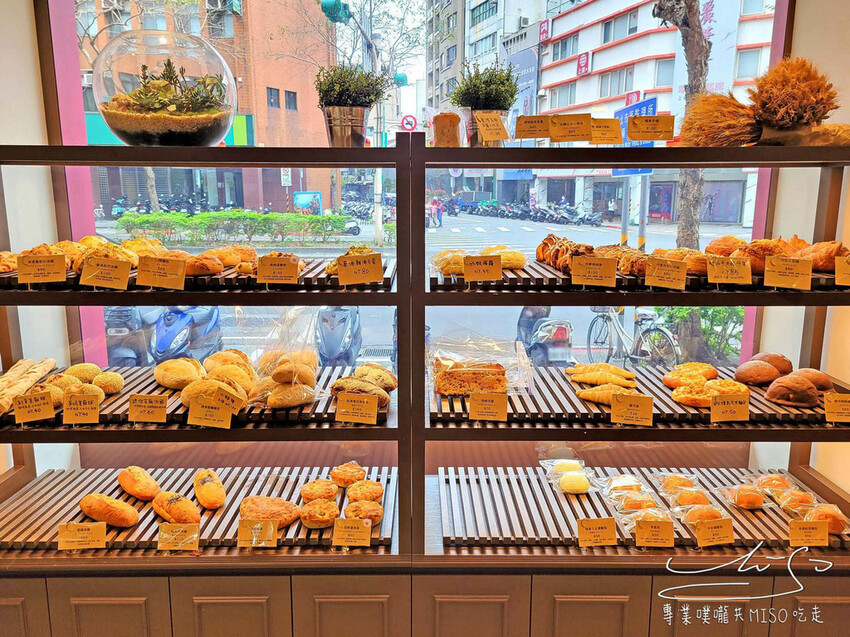 【松山區咖啡廳】Main Mano 曼瑪儂 ➤ 日本超人氣麵包店!Boulangerie et café 不只麵包好吃,餐點也一級棒