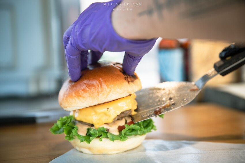 台北美食|儒私廚Root Kitchen~2023美式漢堡餐車最新品牌!經典的美式漢堡這家很厲害,新北美式漢堡推薦