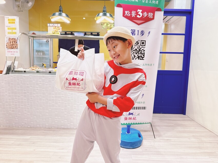 鹽酥紀潮州店line 加入好友線上訂餐，好吃不用久等吶～