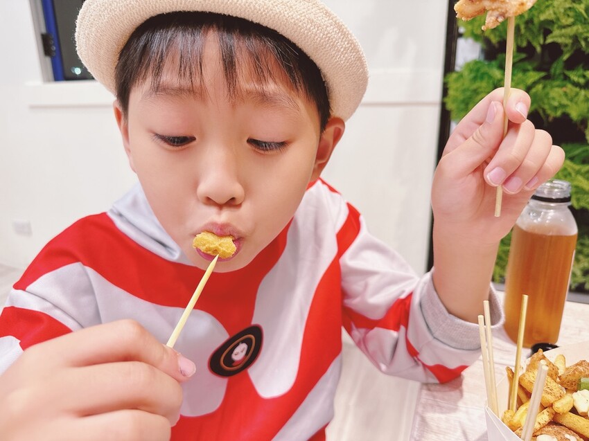 鹽酥紀潮州店line 加入好友線上訂餐，好吃不用久等吶～