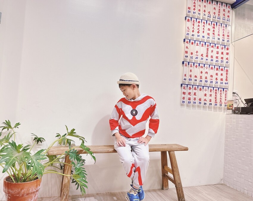 鹽酥紀潮州店line 加入好友線上訂餐，好吃不用久等吶～