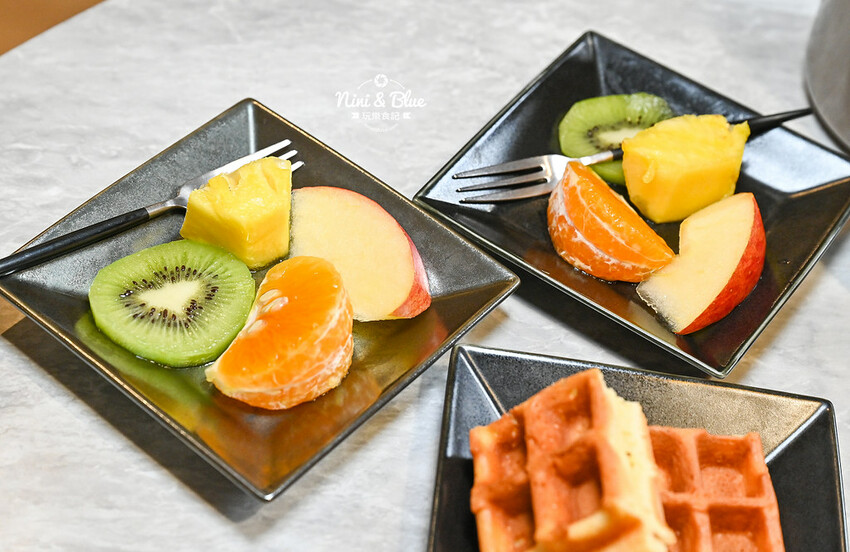 不加牛油的麻辣鍋，葷素皆可，而且還可以喝~飯後還有桌邊手沖豆花秀 -妮妮布魯