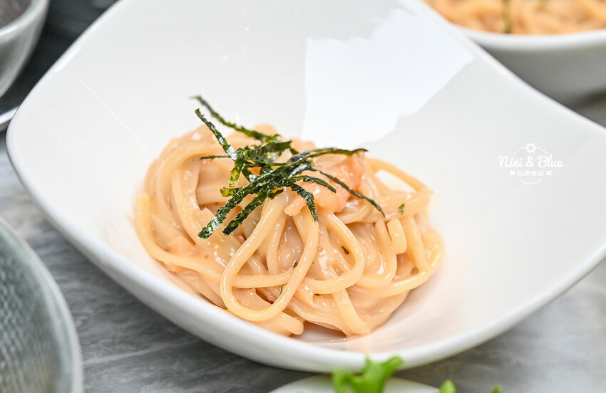 不加牛油的麻辣鍋，葷素皆可，而且還可以喝~飯後還有桌邊手沖豆花秀 -妮妮布魯