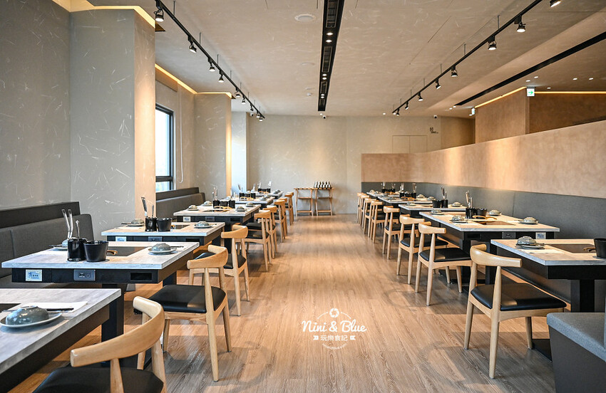 不加牛油的麻辣鍋，葷素皆可，而且還可以喝~飯後還有桌邊手沖豆花秀 -妮妮布魯