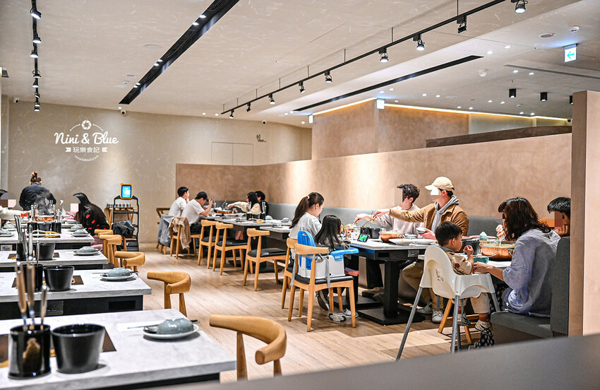 不加牛油的麻辣鍋，葷素皆可，而且還可以喝~飯後還有桌邊手沖豆花秀 -妮妮布魯