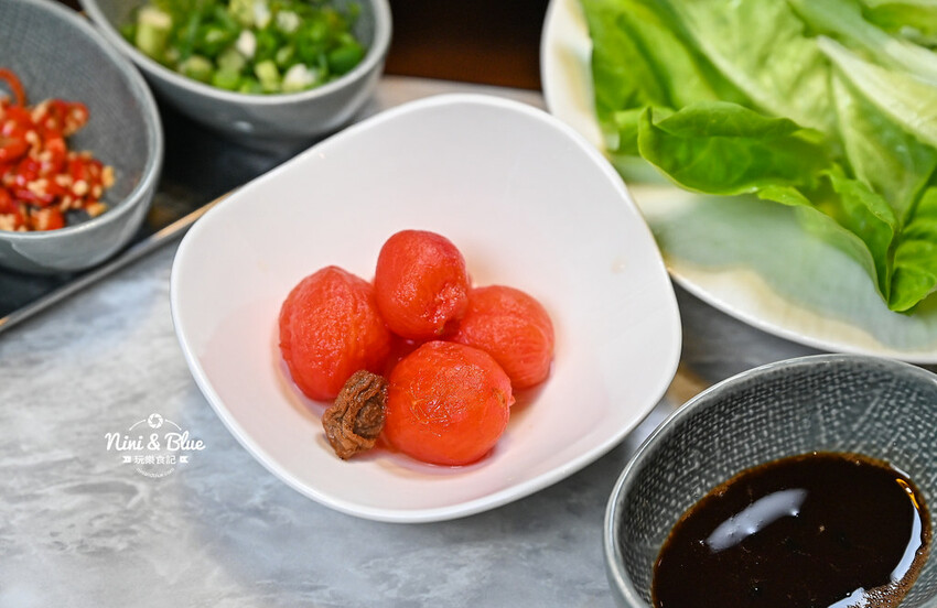 不加牛油的麻辣鍋，葷素皆可，而且還可以喝~飯後還有桌邊手沖豆花秀 -妮妮布魯