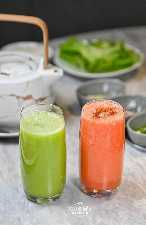 不加牛油的麻辣鍋，葷素皆可，而且還可以喝~飯後還有桌邊手沖豆花秀 -妮妮布魯