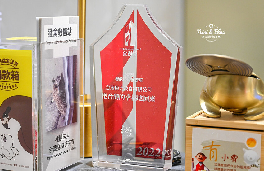 不加牛油的麻辣鍋，葷素皆可，而且還可以喝~飯後還有桌邊手沖豆花秀 -妮妮布魯