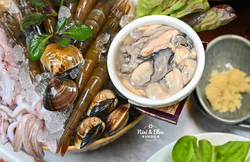 不加牛油的麻辣鍋，葷素皆可，而且還可以喝~飯後還有桌邊手沖豆花秀 -妮妮布魯