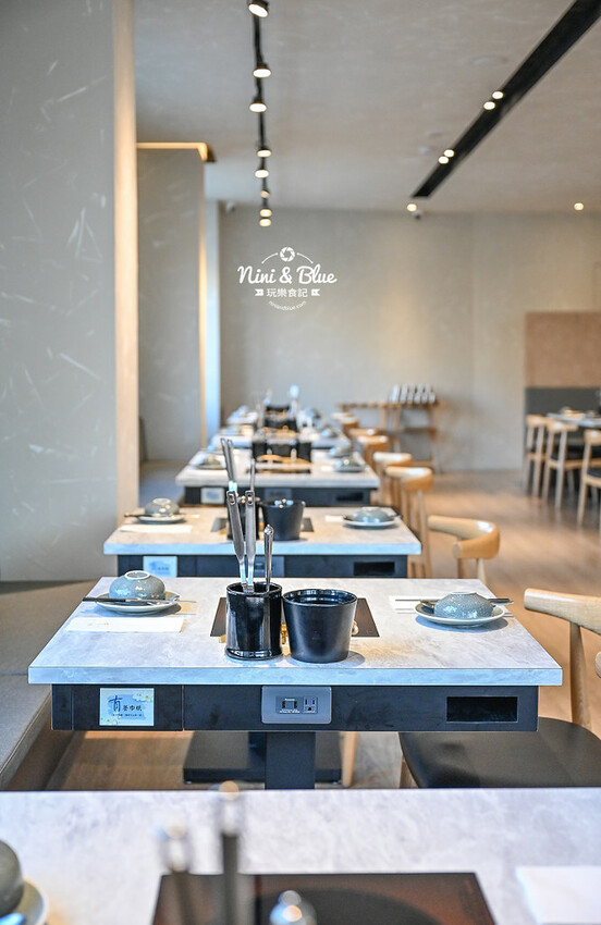 不加牛油的麻辣鍋，葷素皆可，而且還可以喝~飯後還有桌邊手沖豆花秀 -妮妮布魯