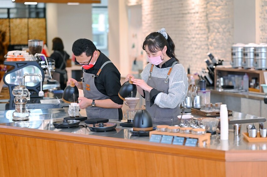 南投豪華莊園森林系咖啡館 南投親子景點 南投約會餐廳推薦_台灣惠蓀咖啡埔里品牌館
