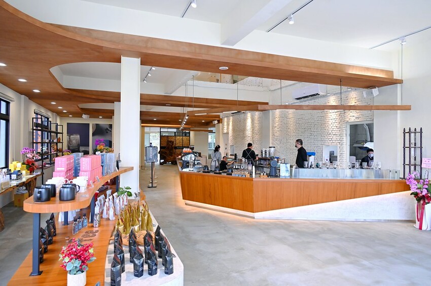 南投豪華莊園森林系咖啡館 南投親子景點 南投約會餐廳推薦_台灣惠蓀咖啡埔里品牌館