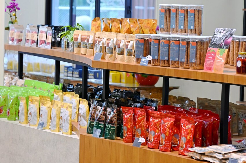 南投豪華莊園森林系咖啡館 南投親子景點 南投約會餐廳推薦_台灣惠蓀咖啡埔里品牌館