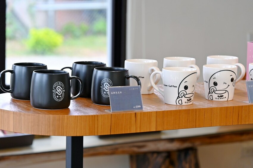 南投豪華莊園森林系咖啡館 南投親子景點 南投約會餐廳推薦_台灣惠蓀咖啡埔里品牌館