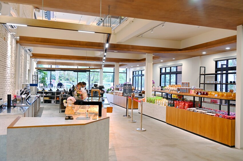 南投豪華莊園森林系咖啡館 南投親子景點 南投約會餐廳推薦_台灣惠蓀咖啡埔里品牌館