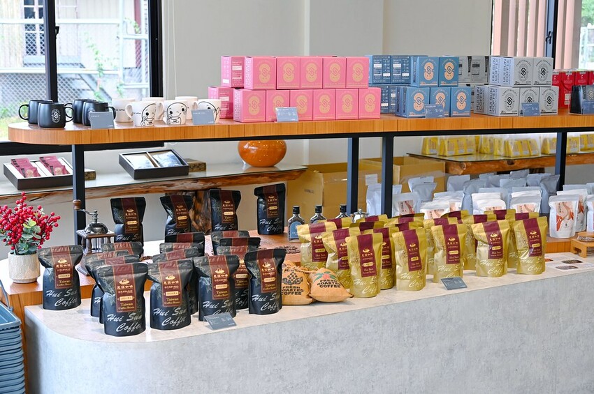 南投豪華莊園森林系咖啡館 南投親子景點 南投約會餐廳推薦_台灣惠蓀咖啡埔里品牌館