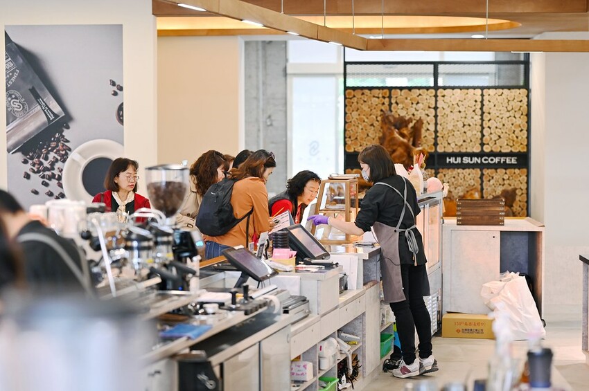 南投豪華莊園森林系咖啡館 南投親子景點 南投約會餐廳推薦_台灣惠蓀咖啡埔里品牌館