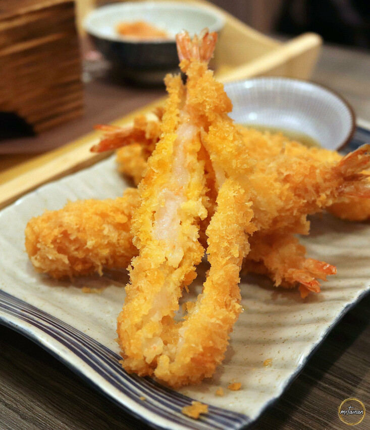 台南石燒火山拉麵／不用出國一秒到日本／300℃高溫石鍋保溫／真材食料熬高湯／用餐時段必客滿／連外國人都愛吃／內用免費加麵一次