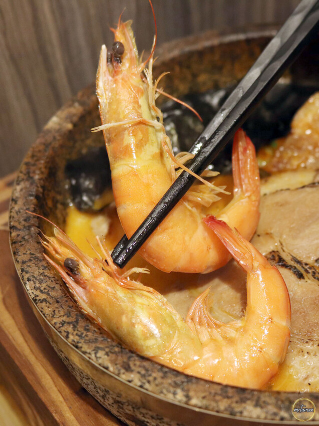 台南石燒火山拉麵／不用出國一秒到日本／300℃高溫石鍋保溫／真材食料熬高湯／用餐時段必客滿／連外國人都愛吃／內用免費加麵一次