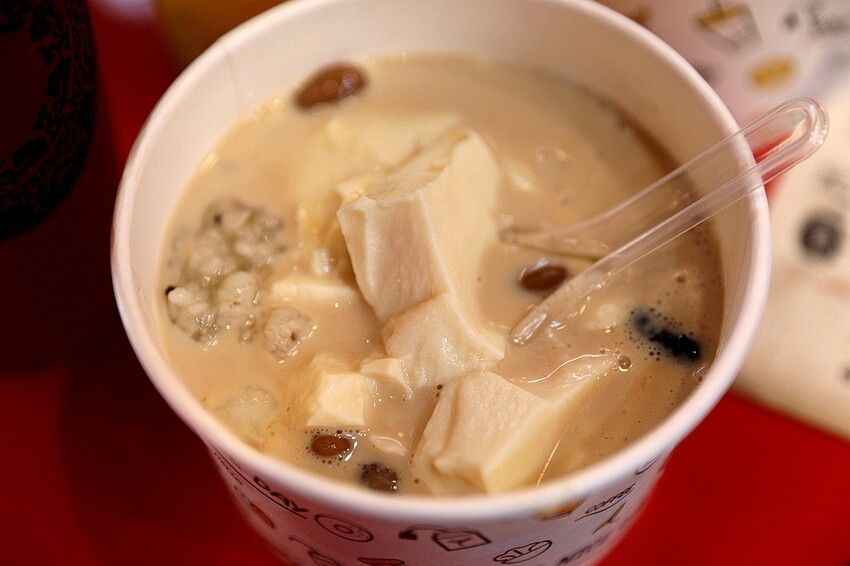 豆花甜湯＆手搖飲一次滿足｜棧平村豆花&一縷糖熟成紅茶（大里美食）