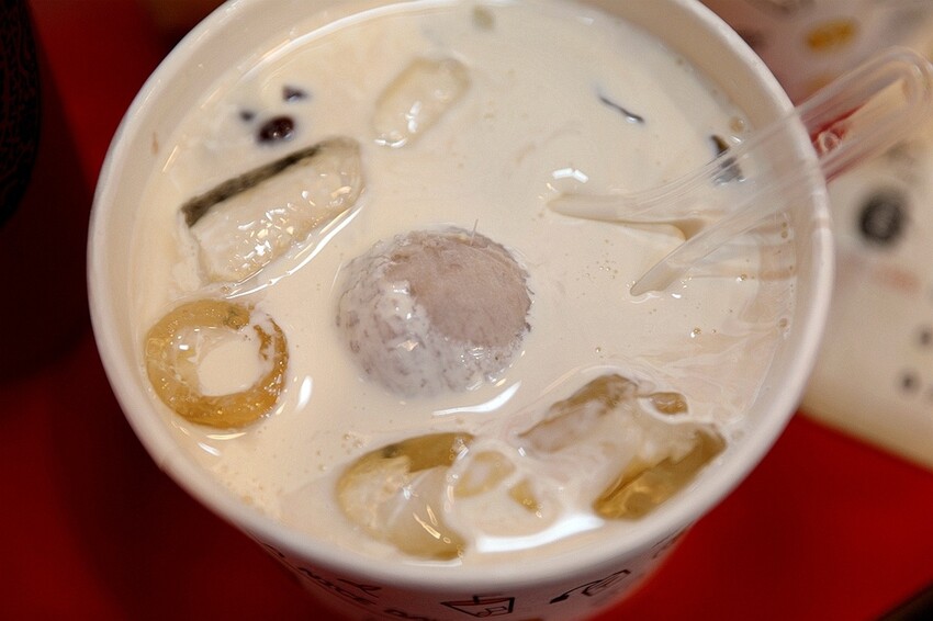 豆花甜湯＆手搖飲一次滿足｜棧平村豆花&一縷糖熟成紅茶（大里美食）