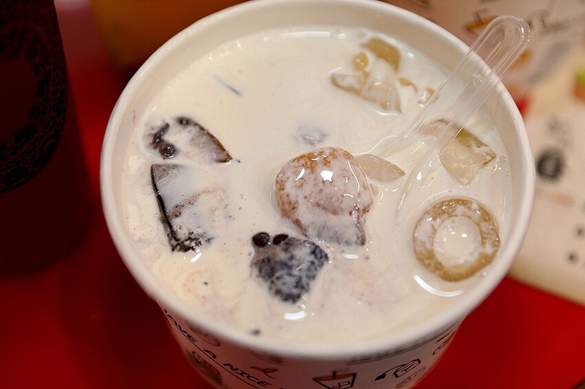 豆花甜湯＆手搖飲一次滿足｜棧平村豆花&一縷糖熟成紅茶（大里美食）