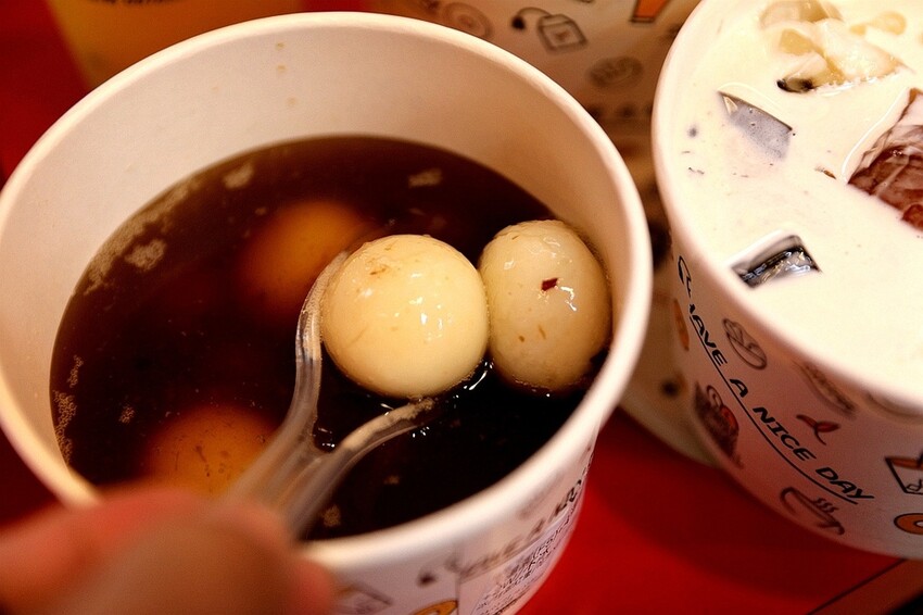 豆花甜湯＆手搖飲一次滿足｜棧平村豆花&一縷糖熟成紅茶（大里美食）