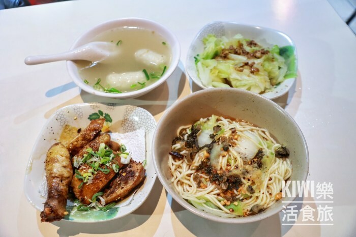 彰化美食笠川日式料理｜彰化日式料理推薦笠川特奢華極致海鮮丼定食爆推！商業定食蒲燒鰻魚定食套餐