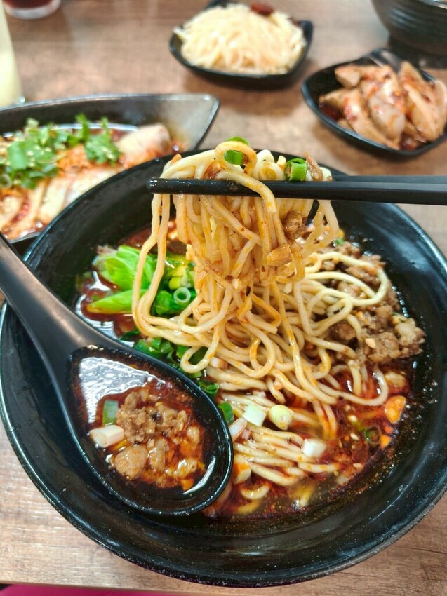 “古亭站美食”蜀來飽重慶小麵--吃過就回不去的經典酸辣粉/