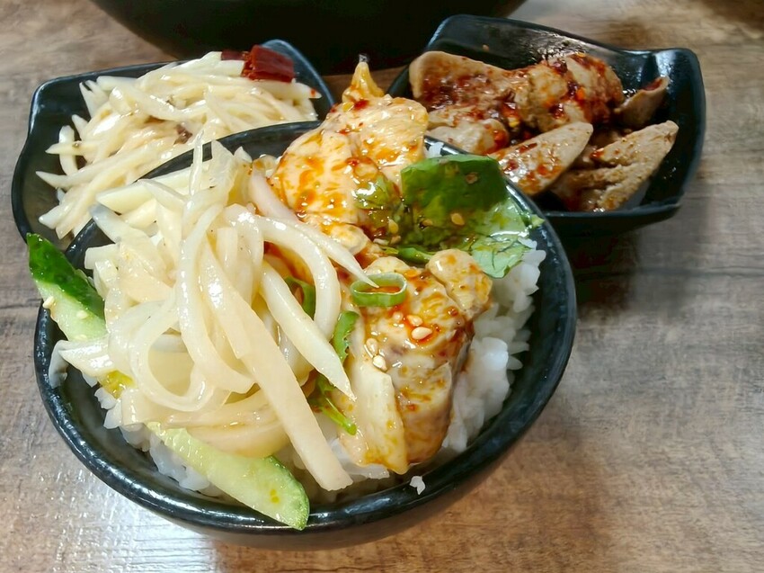 “古亭站美食”蜀來飽重慶小麵--吃過就回不去的經典酸辣粉/