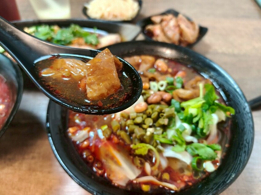 “古亭站美食”蜀來飽重慶小麵--吃過就回不去的經典酸辣粉/