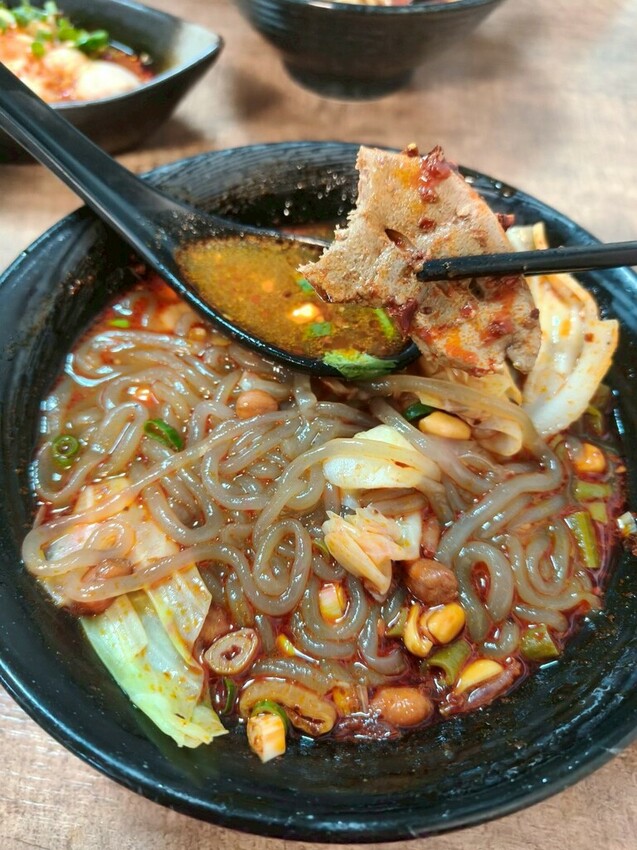 “古亭站美食”蜀來飽重慶小麵--吃過就回不去的經典酸辣粉/