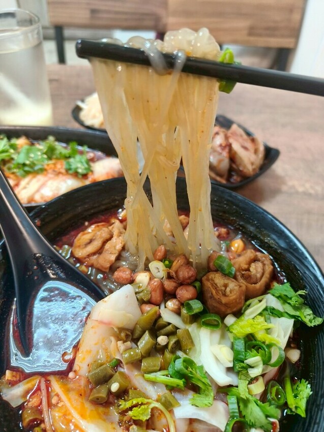 “古亭站美食”蜀來飽重慶小麵--吃過就回不去的經典酸辣粉/