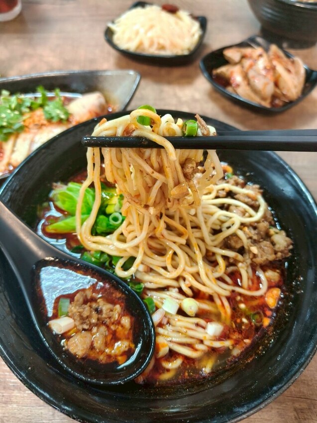 “古亭站美食”蜀來飽重慶小麵--吃過就回不去的經典酸辣粉/