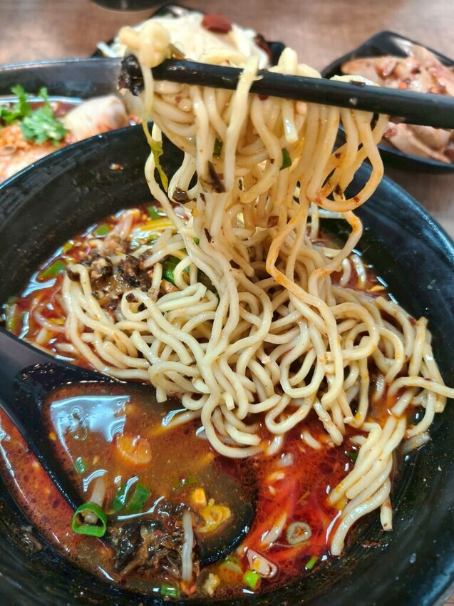 “古亭站美食”蜀來飽重慶小麵--吃過就回不去的經典酸辣粉/