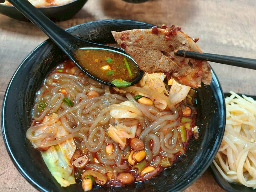 “古亭站美食”蜀來飽重慶小麵--吃過就回不去的經典酸辣粉/