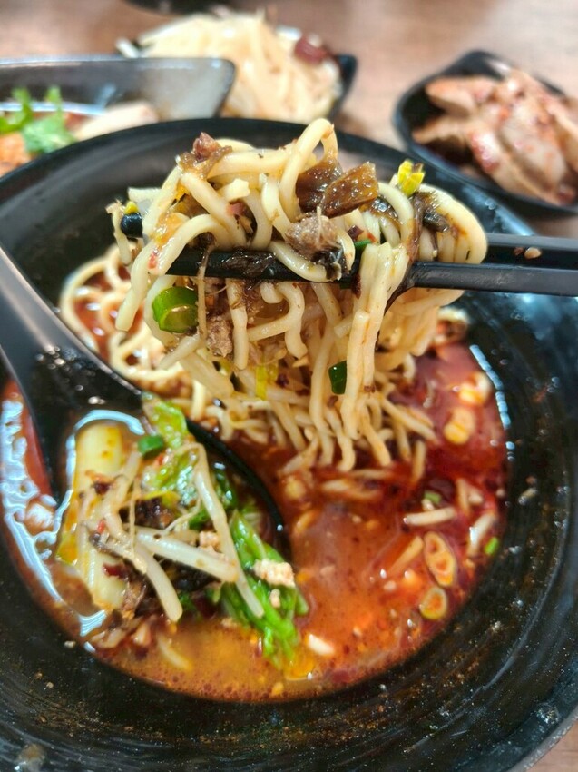 “古亭站美食”蜀來飽重慶小麵--吃過就回不去的經典酸辣粉/