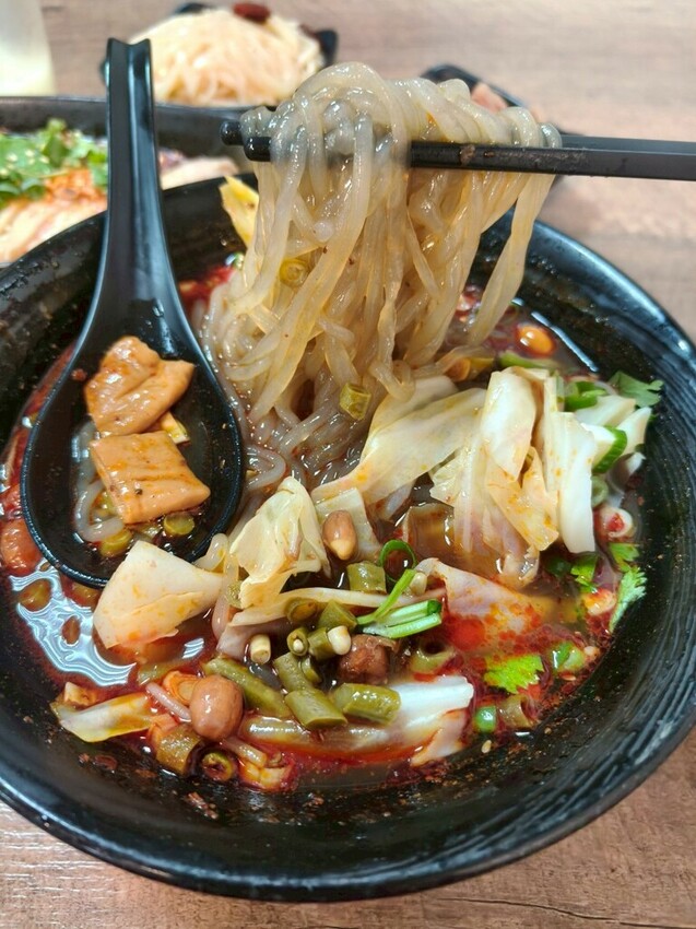 “古亭站美食”蜀來飽重慶小麵--吃過就回不去的經典酸辣粉/