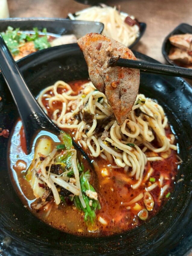 “古亭站美食”蜀來飽重慶小麵--吃過就回不去的經典酸辣粉/