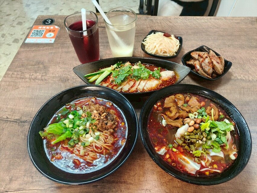 “古亭站美食”蜀來飽重慶小麵--吃過就回不去的經典酸辣粉/